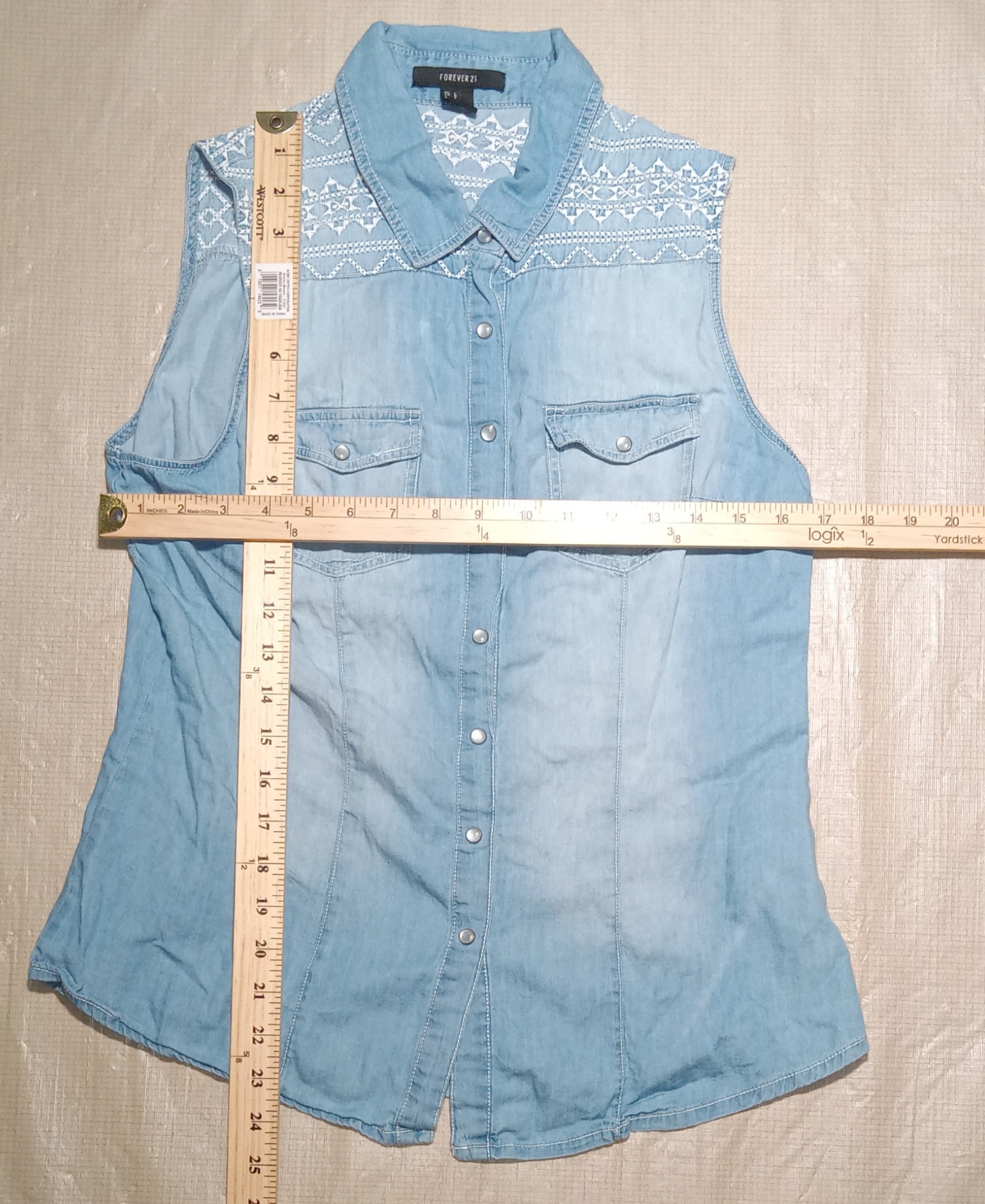 Women’s FOREVER 21 Top Size Large Sleeveless Button Down Denim Look Embroidered
